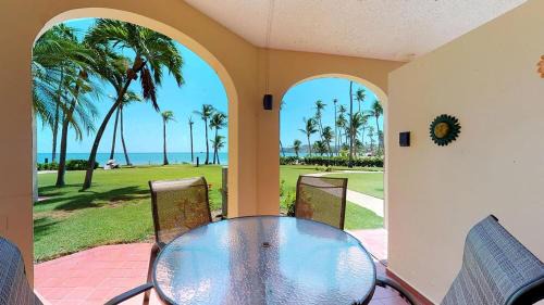 Crescent Beach | Candelero Abajo
