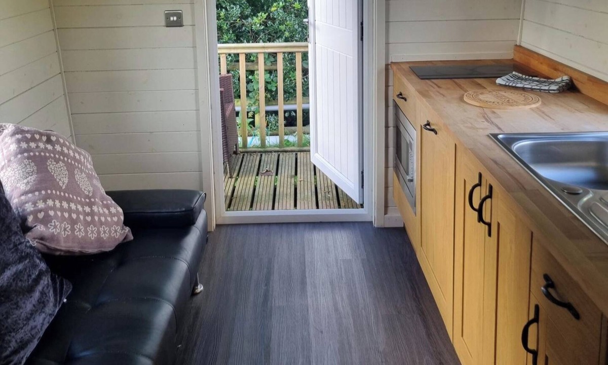 Shepherds Hut Riverview | Llanfair Caereinion