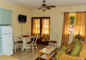 Air conditioned 2 bed near Dover Beach