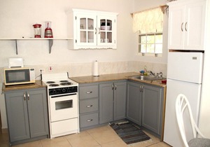 Air conditioned 2 bed near Dover Beach