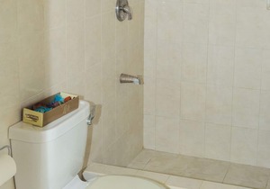 Air conditioned 2 bed near Dover Beach