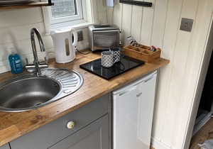 Cabin - Sleeps 2 hot tub & parking