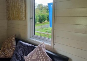 Glamping Hut - Riverview 5