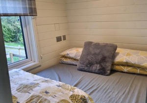 Glamping Hut - Riverview 5