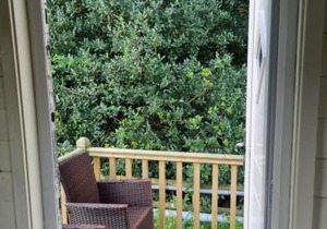 Glamping Hut - Sleeps 2 hot tub & parking