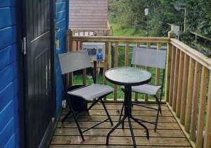 Glamping Hut - Sleeps 2, hot tub & parking