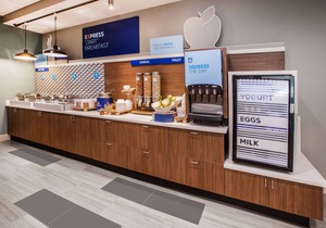Holiday Inn Express Hotel & Suites Cadillac, an IHG Hotel