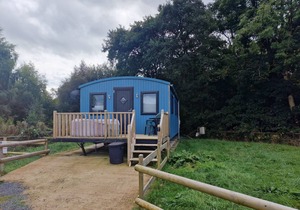 Large Glamping Hut - Riverview 13