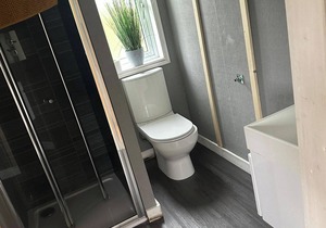 Large Glamping Hut - Riverview 13