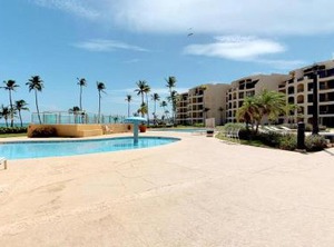 Crescent Beach | Candelero Abajo