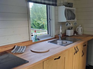 Shepherds Hut Riverview | Llanfair Caereinion