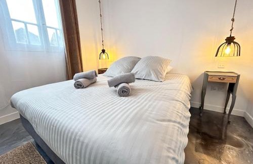 Domfront en Poiraie Apartment | Élégant*Epoxy*Design&Décor