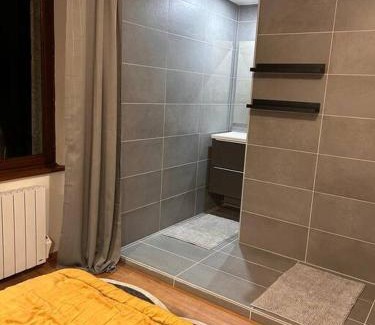 Delle Apartment | Élégant F2 luxueux proche Suisse