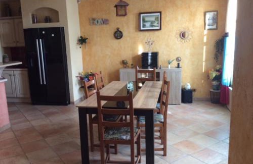 Roissy-en-France House | ÉTAGES PRIVÉE POUR 4 PERSONNES 2 CHAMBRES ET 1 SALE DE BAIN i