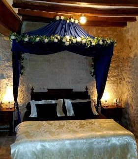 Les Roches-l'Eveque Apartment | Évasion