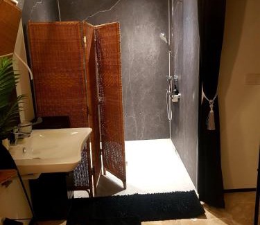 Les Roches-l'Eveque Apartment | Évasion