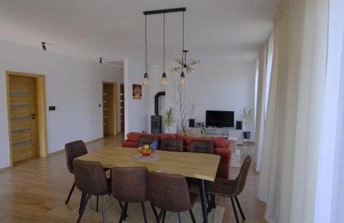 Maly Slavkov House | Červene maky - red poppies