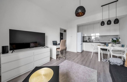 Muranow Apartment | Śródmieście Apartment - 8th Floor, Workspace, Tram - by Rentujemy