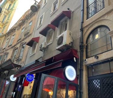 Asmali Mescit Apartment | ŞAHİN PERA SUİT3 Central location 2 Br 3 Ac great apartment