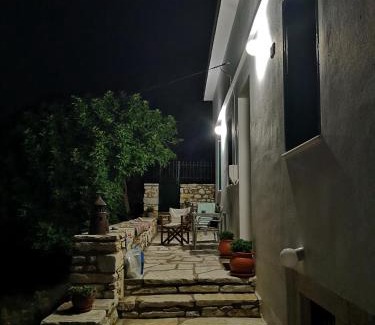 Aperathos Apartment | Με θέα το χωριό & το όρος Ζευς!