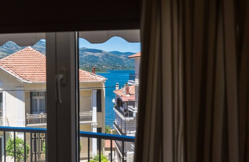 Kastoria Apartment | Πολυτελές διαμέρισμα με τρία μεγάλα υπνοδωμάτια και δυο wc σε ιδανική τοποθεσία