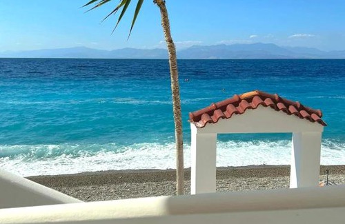 Evrostina House | Το σπίτι των δελφινιών