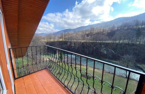 Yaremche Cabin | Акорди Плеса