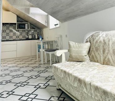 Kamenets-Podol'skiy Apartment | Апартаменти - Історія з вікна