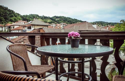 Zlatograd House | Бялата къща