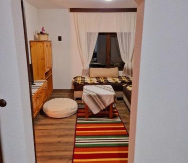 Madan Other | Вила Леска