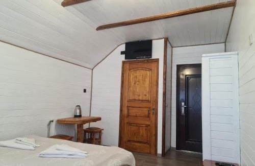 Bukovel House | Гостинний Двір Вишня