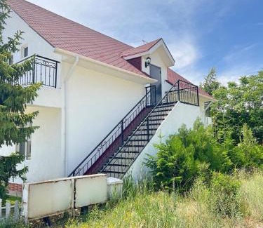 Cholpon-Ata Apartment | Двухэтажный коттедж с 2 апартаментами на озере