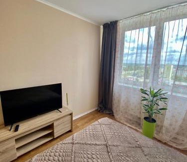 Dniprovs'kyi District Apartment | ЗАВЖДИ СВІТЛО! Подобово в 2 хвилинах від метро Чернігівська ТЦ Проспект Серце МВЦ Ожоговий центр