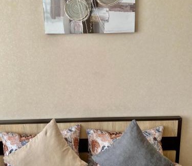 Dniprovs'kyi District Apartment | ЗАВЖДИ СВІТЛО! Подобово в 2 хвилинах від метро Чернігівська ТЦ Проспект Серце МВЦ Ожоговий центр