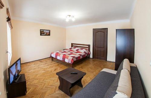 Lviv City Center Apartment | Квартира в центрі на вулиці Вірменській 12 є дві спальні двуспальні ліжка