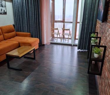 Petropavlovsk Apartment | Квартира с видом на парк,в минуте ходьбы от Акимата,Налоговой, Прокуратуры,Рахмета,Dostyk Mall,ЦОНа