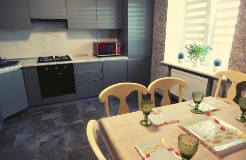 Uman Apartment | Комфортні Апартаменти біля Фентезі Парка