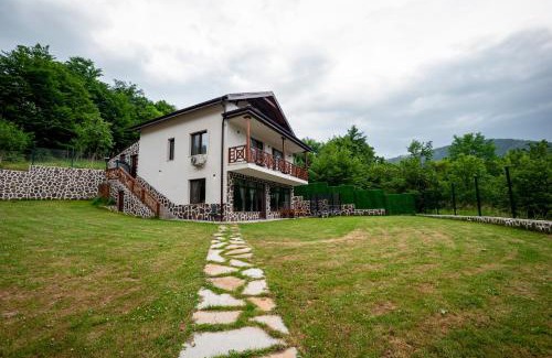 Smolyan Villa | Къща за гости Крис