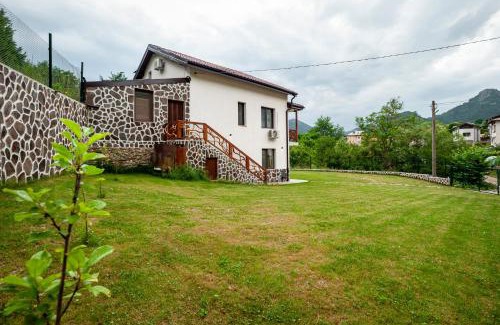 Smolyan Villa | Къща за гости Крис