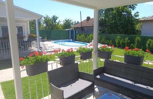 Banya Villa | Къщи за гости "Ямира"