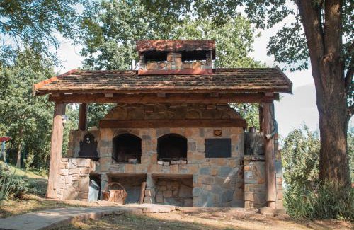 Nizhneye Sinevidnoye Cabin | Садиба У Романа