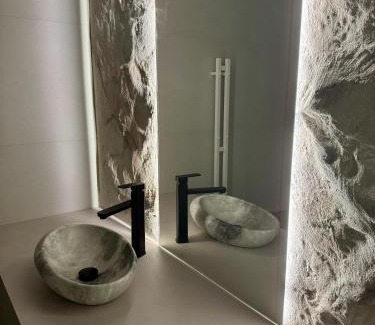 Cherkasy Apartment | Світло не вимикають! Сучасна квартира з двома спальнями в центрі Черкас! Неймовірний вид на Дніпро!