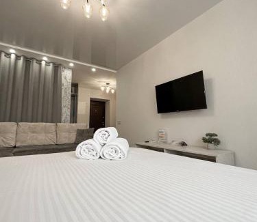 Sukhinovka Apartment | Світлі апартаменти в самому Центрі біля Корпусного парку - Мережа HELEN