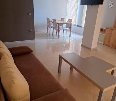 Kardzhali Province Hotel | Студия и Стаи за гости -жк Пентагон