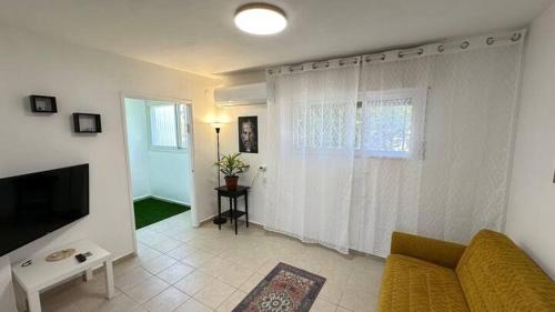 Nahariya Apartment | Уютная и светлая квартира с балконом рядом с ТЦ STAR