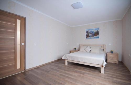 Berehove Apartment | Уютная однокомнатная квартира возле басейнов