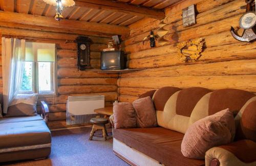 Serednye House | Хатина біля потока