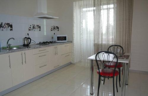 Lenins'kyi district Apartment | Хмельницьке шосе 122а