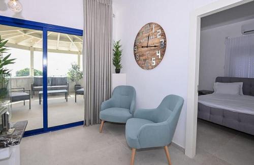 Ein Ya'akov Apartment | אחוזת סנטוריני - וילה מהממת עם בריכה וג'קוזי בעין יעקב