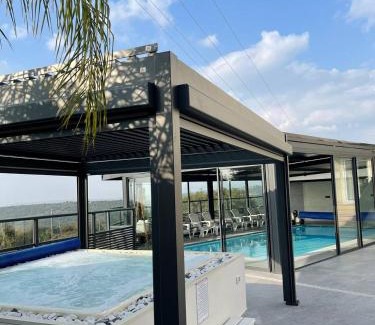 Ein Ya'akov Villa | אחוזת שקד בוטיק - מתחם פרטי 3 חדרי שינה, בריכה מחוממת , ג'קוזי ונוף בגליל המערבי